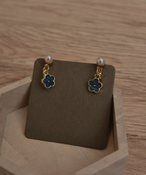 TONE SELECT GOODS（トーンセレクトグッズ）の「【resonance】フラワーモチーフ ブルー×ゴールド イヤリング（イヤリング・レディース・ブルー系・FREE）」の3枚目の写真