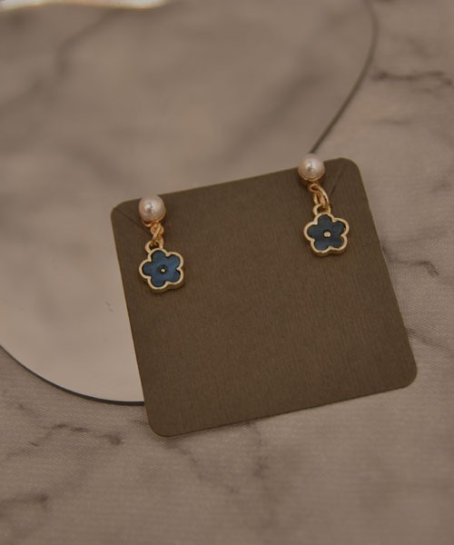 TONE SELECT GOODS（トーンセレクトグッズ）の「【resonance】フラワーモチーフ ブルー×ゴールド イヤリング（イヤリング・レディース・ブルー系・FREE）」の8枚目の写真