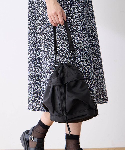 LE SOUK HOLIDAY(ルスークホリデー)の「ナイロンBAG(トートバッグ・レディース・ベージュ/ブラック・フリー)」の1枚目の写真