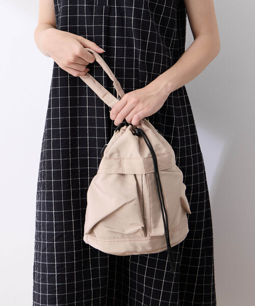 LE SOUK HOLIDAY(ルスークホリデー)の「ナイロンBAG(トートバッグ・レディース・ベージュ/ブラック・フリー)」の4枚目の写真