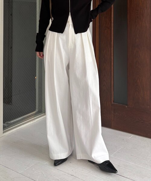 CAPRICIEUX LE'MAGE(カプリシューレマージュ)の「【選べる4サイズ展開】2タックコットンパンツ(その他パンツ・レディース・ホワイト/ブラック・38/PS/TM/36)」の1枚目の写真