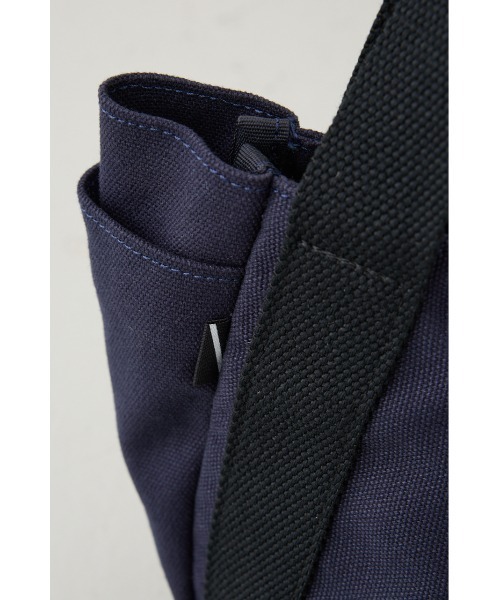 AZUL by moussy(アズールバイマウジー)の「キャンバスロゴミニトート(ハンドバッグ・メンズ・アイボリー/ブラック/ネイビー・FREE)」の6枚目の写真