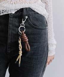 Beau're（ヴュレ）の「【BEAURE】カウレザー ノットチャーム B-25200（キーホルダー）」