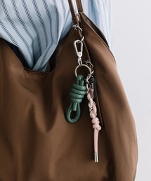 Beau're（ヴュレ）の「【BEAURE】カウレザー ノットチャーム B-25200（キーホルダー）」