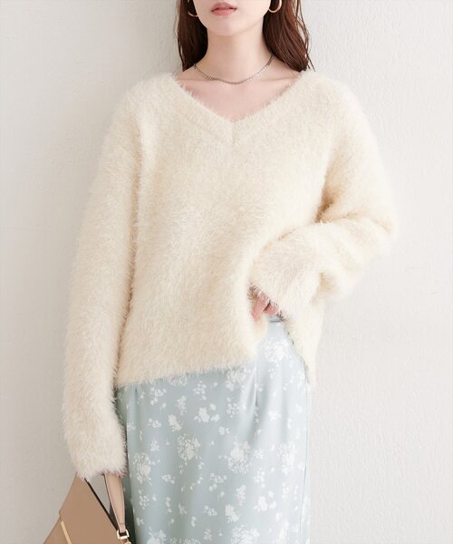 natural couture（ナチュラルクチュール）の「Vネックシャギーニットプルオーバー（ニット/セーター・レディース・ラベンダー/ブルー/オフホワイト/ブラック/グレイッシュベージュ/モカ・FREE）」の2枚目の写真