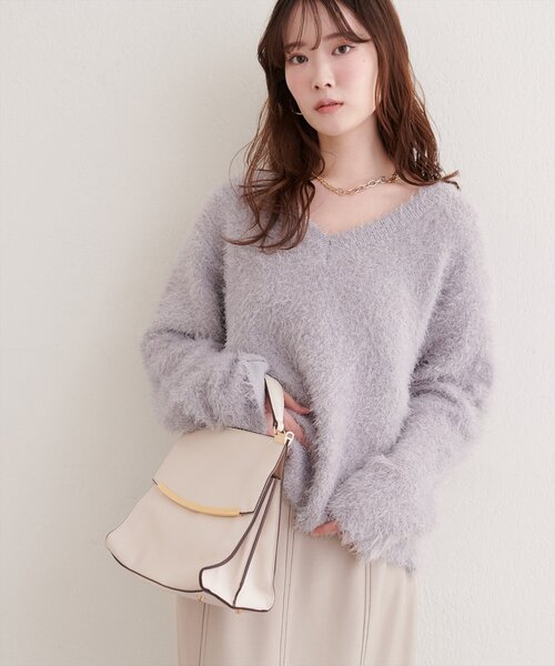 natural couture（ナチュラルクチュール）の「Vネックシャギーニットプルオーバー（ニット/セーター・レディース・ラベンダー/ブルー/オフホワイト/ブラック/グレイッシュベージュ/モカ・FREE）」の4枚目の写真