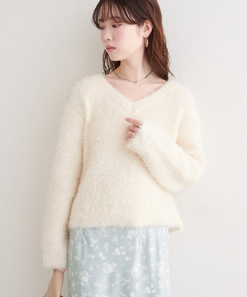 natural couture（ナチュラルクチュール）の「Vネックシャギーニットプルオーバー（ニット/セーター・レディース・ラベンダー/ブルー/オフホワイト/ブラック/グレイッシュベージュ/モカ・FREE）」の9枚目の写真