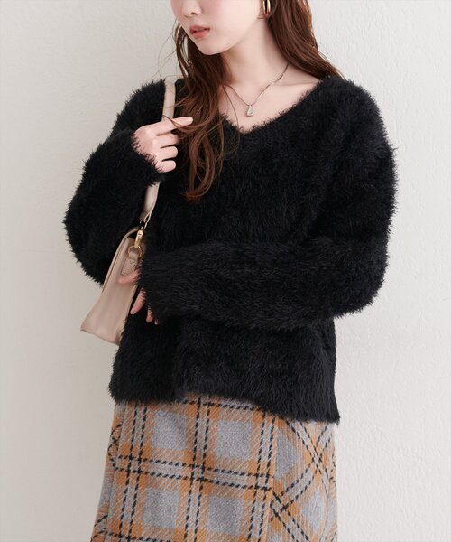 natural couture（ナチュラルクチュール）の「Vネックシャギーニットプルオーバー（ニット/セーター・レディース・ラベンダー/ブルー/オフホワイト/ブラック/グレイッシュベージュ/モカ・FREE）」の17枚目の写真