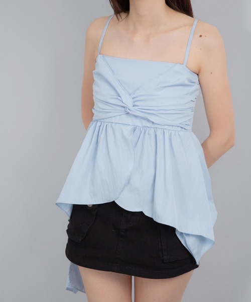 CERCA(チェルカ)の「Chiina / アシンメトリー ツイストボリューム フリルキャミソール(キャミソール・レディース・ライトブルー・FREE)」の1枚目の写真
