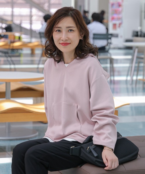 Bou Jeloud（ブージュルード）の「【はあちゅう*Bou Jeloud】カンガルーパーカー（スウェット・レディース・キャメル/ピンク/ブラック/グレー・FREE）」の5枚目の写真