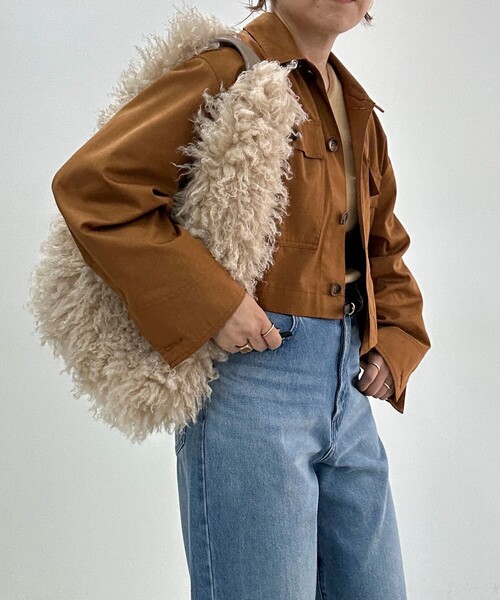 NOLLEY’S（ノーリーズ）の「【PR林☆別注】チベットラムフェイクファーバッグ（ショルダーバッグ・レディース・ベージュ/グレイッシュベージュ・FREE）」の3枚目の写真