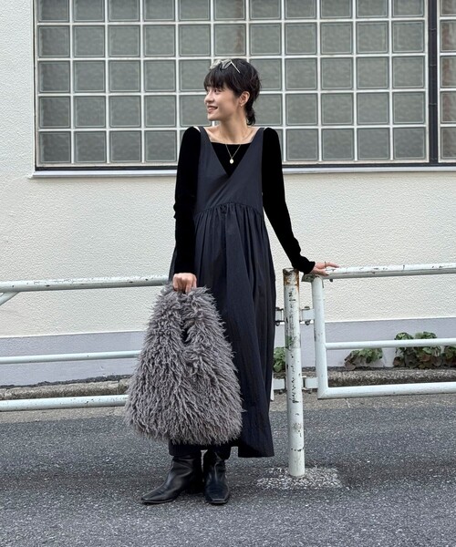 NOLLEY’S（ノーリーズ）の「【PR林☆別注】チベットラムフェイクファーバッグ（ショルダーバッグ・レディース・ベージュ/グレイッシュベージュ・FREE）」の4枚目の写真