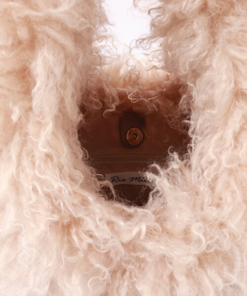 NOLLEY’S（ノーリーズ）の「【PR林☆別注】チベットラムフェイクファーバッグ（ショルダーバッグ・レディース・ベージュ/グレイッシュベージュ・FREE）」の12枚目の写真