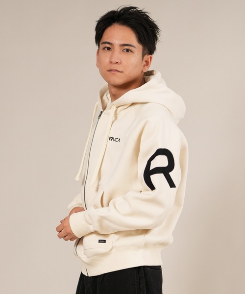 RVCA（ルーカ）の「RVCA/ルーカ フルジップパーカー ビッグロゴデザイン BF042-019（パーカー・メンズ・ホワイト×ブラック/ブラック×ホワイト/スミクロ・L/M/S）」の5枚目の写真