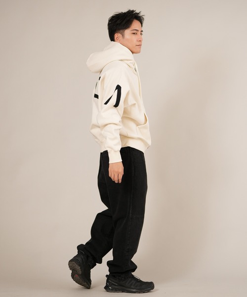 RVCA（ルーカ）の「RVCA/ルーカ フルジップパーカー ビッグロゴデザイン BF042-019（パーカー・メンズ・ホワイト×ブラック/ブラック×ホワイト/スミクロ・L/M/S）」の9枚目の写真