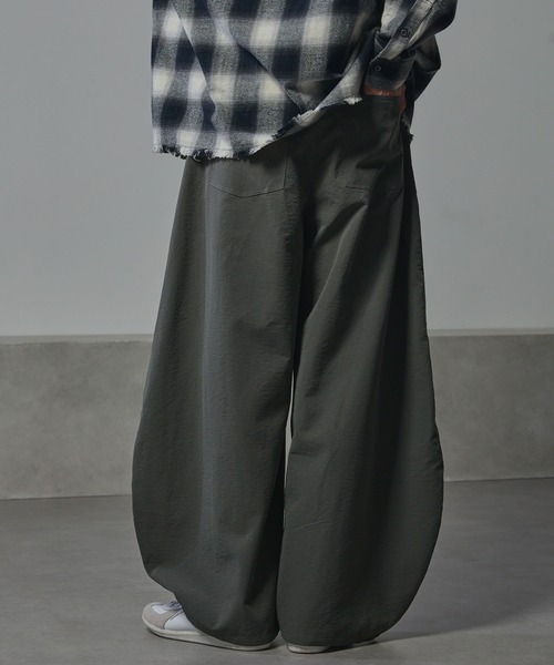 ANEDIST（アンディスト）の「Transform wide balloon pants / トランスフォームワイドバルーンパンツ（その他パンツ・メンズ・ブラック/チャコールグレー・L/M）」の22枚目の写真