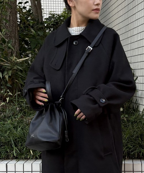 DRAW（ドロー）の「DRAW(ドロー) / ドローストリング バッグ スモール【シュリンクビーガンレザー】（ショルダーバッグ・レディース・ブラック/グレー・SMALL）」の7枚目の写真