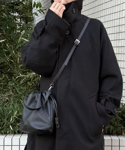 DRAW（ドロー）の「DRAW(ドロー) / ドローストリング バッグ スモール【シュリンクビーガンレザー】（ショルダーバッグ・レディース・ブラック/グレー・SMALL）」の8枚目の写真