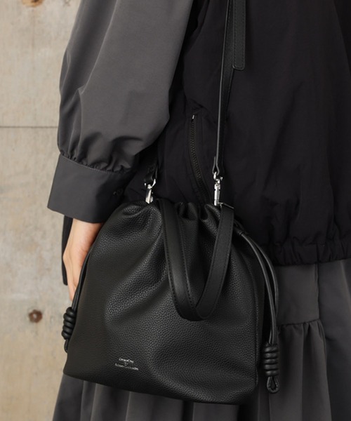 DRAW（ドロー）の「DRAW(ドロー) / ドローストリング バッグ スモール【シュリンクビーガンレザー】（ショルダーバッグ・レディース・ブラック/グレー・SMALL）」の21枚目の写真