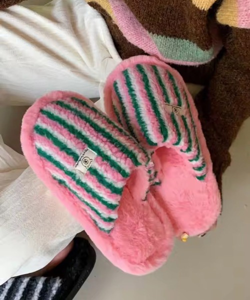 Sowel.(ソエル)の「【 Sowel. / ソエル 】 もこもこ ボア ストライプ ルームシューズ #(ルームシューズ/スリッパ・レディース・グリーン/ブラック/ピンク・L/M)」の1枚目の写真