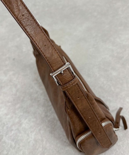 archives（アルシーヴ）の「サイドポケットワンハンドルバッグ（ハンドバッグ・レディース・ワイン/ブラック/ブラウン・FREE）」の13枚目の写真