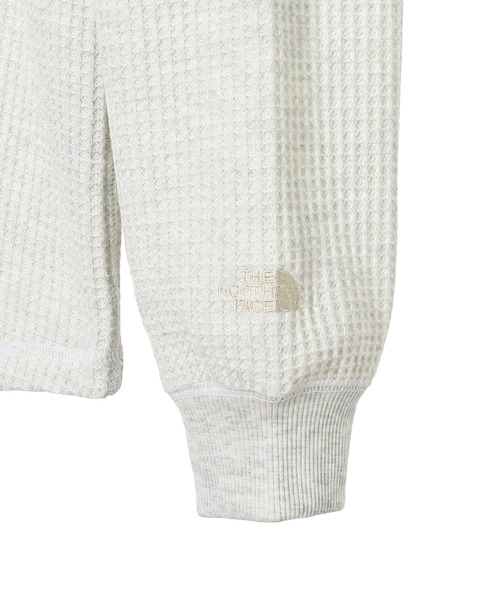 THE NORTH FACE(ザノースフェイス)の「THE NORTH FACE L/S Warm Waffle Crew NT62436(Tシャツ/カットソー・メンズ・ブラック/ホワイト・MEDIUM/LARGE/X-LARGE/SMALL)」の5枚目の写真