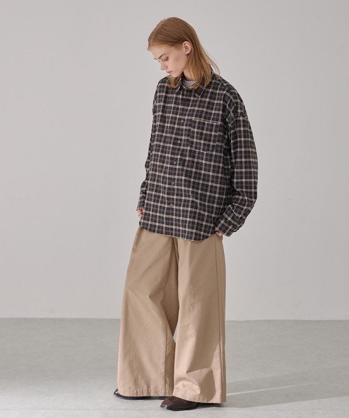 EMMA CLOTHES(エマクローズ)の「TRコンフォートリラックスレギュラーカラーチェックシャツ(シャツ/ブラウス・メンズ・ブラック/ワイン/ブラウン/ネイビー・L/M/S)」の13枚目の写真