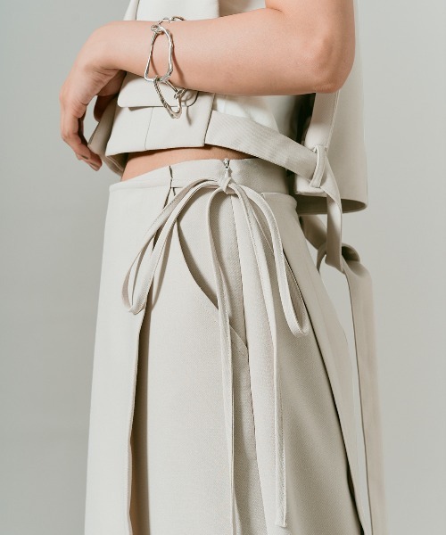 W:Huku(フーク)の「【W:Huku / クラシカルツイルシリーズ】レイヤード スラックス パンツ / Classic Twill Layered Slacks(スラックス・レディース・ベージュ/チャコール/ブラウン/ブラック・L/M)」の9枚目の写真