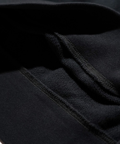THRIFTY LOOK（スリフティールック）の「THRIFTY LOOK / スリフティールック THRIFTY "AMAZON" CREW SWEAT ユーズド加工 アマゾン 企業ロゴ クルーネックスウェット（スウェット・メンズ・ブラック系その他・MEDIUM/LARGE/X-LARGE）」の5枚目の写真