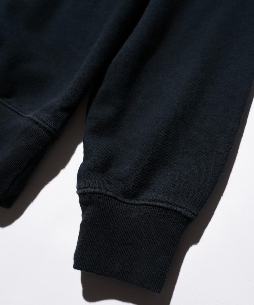 THRIFTY LOOK（スリフティールック）の「THRIFTY LOOK / スリフティールック THRIFTY "AMAZON" CREW SWEAT ユーズド加工 アマゾン 企業ロゴ クルーネックスウェット（スウェット・メンズ・ブラック系その他・MEDIUM/LARGE/X-LARGE）」の6枚目の写真