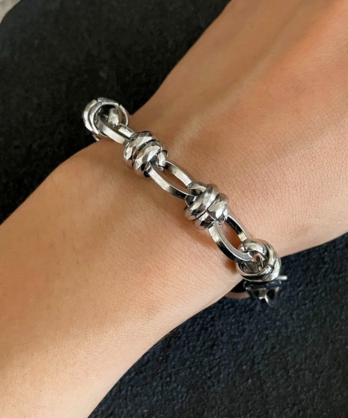 SPINNS（スピンズ）の「【金属アレルギー対応】シルバーボリュームチェーンブレスレット（ブレスレット・メンズ・シルバー・ONESIZE）」の2枚目の写真