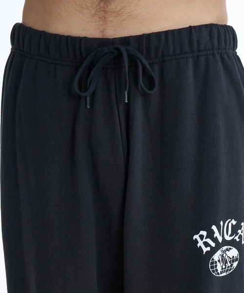 RVCA(ルーカ)の「RVCA メンズ VA WORLD WIDE PT セットアップボトムス 【2025年秋冬モデル】/ルーカサイドロゴプリントウエストゴムスウェットパンツ(SETUP対応可能)(スウェットパンツ・メンズ・オフホワイト/ブラック/ブラウン系その他・SMALL/MEDIUM/LARGE/X-LARGE)」の4枚目の写真