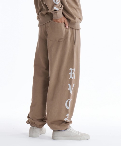 RVCA(ルーカ)の「RVCA メンズ VA WORLD WIDE PT セットアップボトムス 【2025年秋冬モデル】/ルーカサイドロゴプリントウエストゴムスウェットパンツ(SETUP対応可能)(スウェットパンツ・メンズ・オフホワイト/ブラック/ブラウン系その他・SMALL/MEDIUM/LARGE/X-LARGE)」の14枚目の写真
