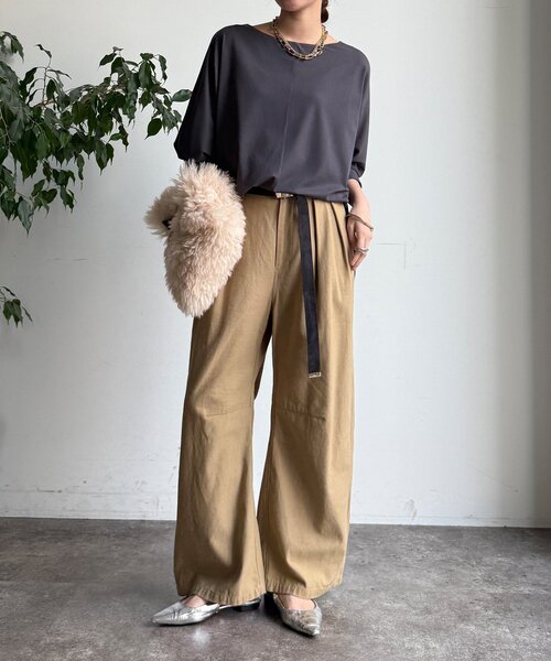 DouDou(ドゥドゥ)の「バック布帛切替プルオーバー(シャツ/ブラウス・レディース・オフホワイト/チャコールグレー/ブラック・FREE)」の13枚目の写真