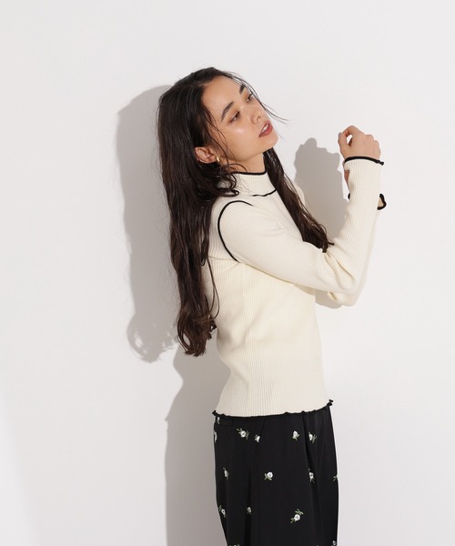 N.(N. Natural Beauty Basic)(エヌエヌナチュラルビューティーベーシック)の「ラインモックネックニット(ニット/セーター・レディース・ブラウン/ネイビー/オフホワイト・MEDIUM)」の5枚目の写真