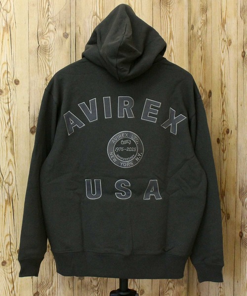 AVIREX(アヴィレックス)の「AVIREX 50th VARSITY PARKA(パーカー・メンズ・エンジ/ホワイト/チャコールグレー・M/L/XL/XXL)」の2枚目の写真