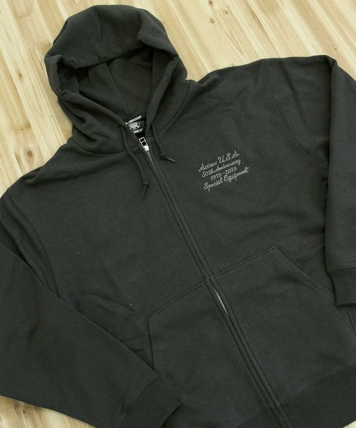 AVIREX(アヴィレックス)の「AVIREX 50th VARSITY PARKA(パーカー・メンズ・エンジ/ホワイト/チャコールグレー・M/L/XL/XXL)」の10枚目の写真