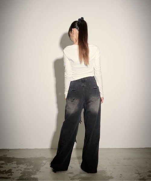 .KOM(ドットコム)の「『.KOM/ドットケーオーエム』ラインストーン長袖Tシャツ【GC】(Tシャツ/カットソー・レディース・ブラック/ホワイト・FREE)」の3枚目の写真