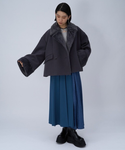 HARE（ハレ）の「ウーリーテックフェイクファーショートコート(HARE)（チェスターコート・レディース・グレー/グリーン/ブラック・FREE）」の4枚目の写真