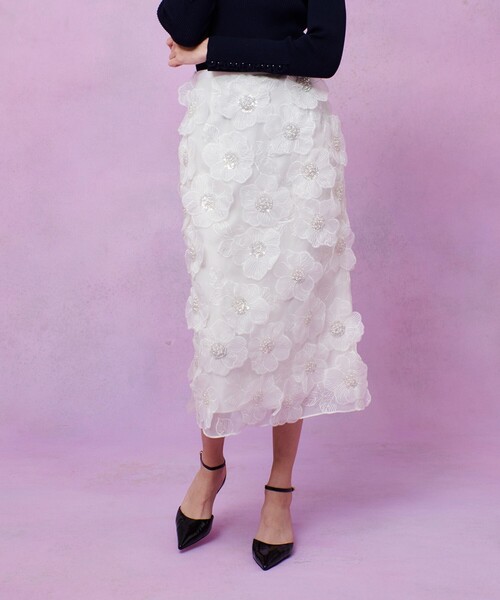 LOULOU WILLOUGHBY（ルルウィルビー）の「【LOULOU WILLOUGHBY】オーガンフラワータイトスカート（スカート・レディース・ホワイト/ブラック・2/1）」の3枚目の写真