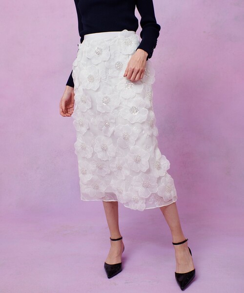 LOULOU WILLOUGHBY（ルルウィルビー）の「【LOULOU WILLOUGHBY】オーガンフラワータイトスカート（スカート・レディース・ホワイト/ブラック・2/1）」の4枚目の写真