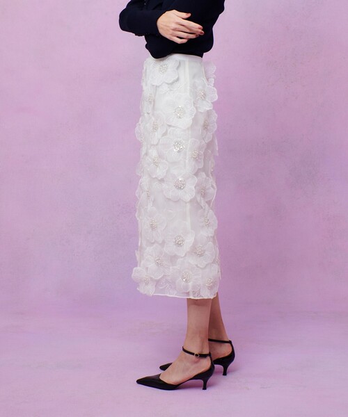 LOULOU WILLOUGHBY（ルルウィルビー）の「【LOULOU WILLOUGHBY】オーガンフラワータイトスカート（スカート・レディース・ホワイト/ブラック・2/1）」の5枚目の写真