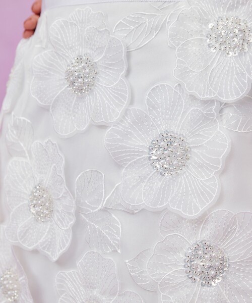 LOULOU WILLOUGHBY（ルルウィルビー）の「【LOULOU WILLOUGHBY】オーガンフラワータイトスカート（スカート・レディース・ホワイト/ブラック・2/1）」の7枚目の写真