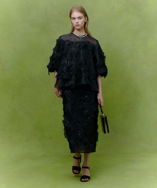 LOULOU WILLOUGHBY（ルルウィルビー）の「【LOULOU WILLOUGHBY】オーガンフラワータイトスカート（スカート・レディース・ホワイト/ブラック・2/1）」の2枚目の写真