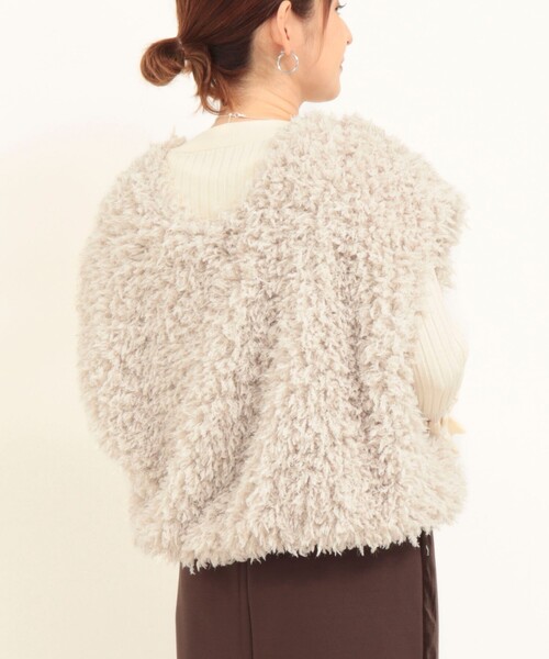 fredy couleur（フレディクルール）の「フェザー2WAYベスト（Tシャツ/カットソー・レディース・ベージュ/ブラック・38）」の5枚目の写真