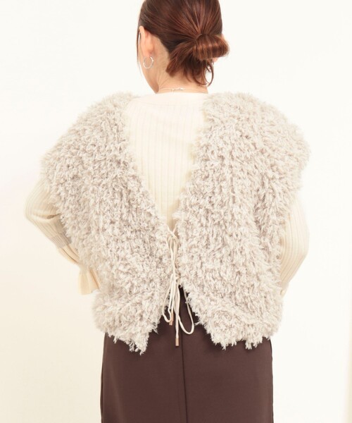 fredy couleur（フレディクルール）の「フェザー2WAYベスト（Tシャツ/カットソー・レディース・ベージュ/ブラック・38）」の9枚目の写真