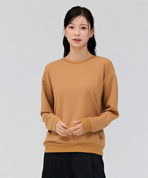 CHASECULT(チェイスカルト)の「女性ルーズフィットデイリー起毛マンツーマンTシャツ-キャメル(スウェット・レディース・Mustard・90/85)」の2枚目の写真