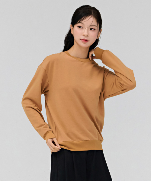 CHASECULT(チェイスカルト)の「女性ルーズフィットデイリー起毛マンツーマンTシャツ-キャメル(スウェット・レディース・Mustard・90/85)」の3枚目の写真