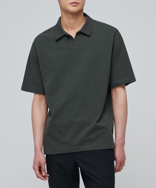 MUSINSA STANDARD(ムシンサスタンダード)の「スリットネックピケポロシャツ【カーキ】(ポロシャツ・メンズ・その他・X-LARGE/XX-LARGE/SMALL/MEDIUM/LARGE)」の1枚目の写真
