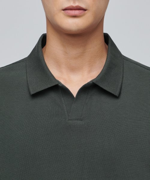MUSINSA STANDARD(ムシンサスタンダード)の「スリットネックピケポロシャツ【カーキ】(ポロシャツ・メンズ・その他・X-LARGE/XX-LARGE/SMALL/MEDIUM/LARGE)」の4枚目の写真